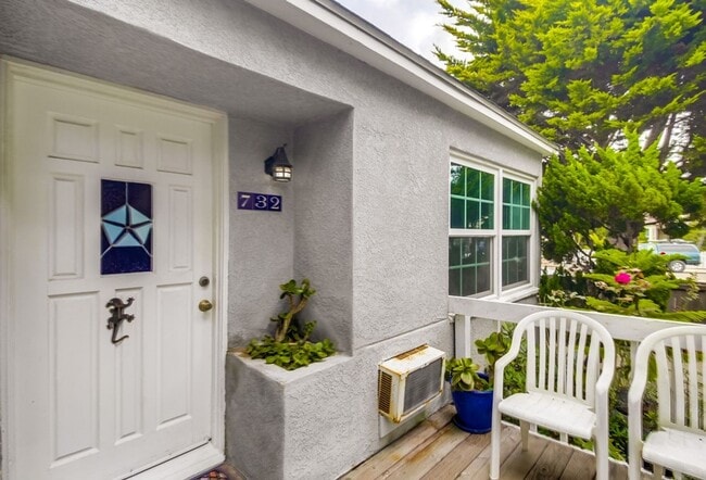 Building Photo - Price drop! Cozy Home Between Mission Beac...