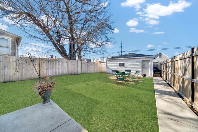 Building Photo - 1522 N Leamington Ave