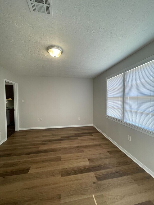 Building Photo - 3465 Dundale Rd