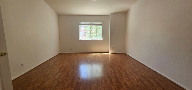 Building Photo - 7229 Ojai Dr