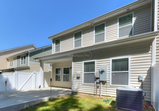 Building Photo - Big & Nice 3Br/2.5Bth Townhome in Steele Creek by Harris Teeter Shopping Center