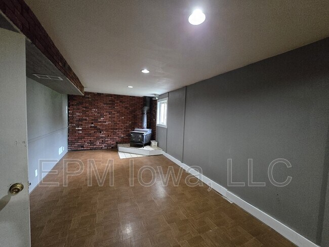 Building Photo - 1242 Edgewood Dr