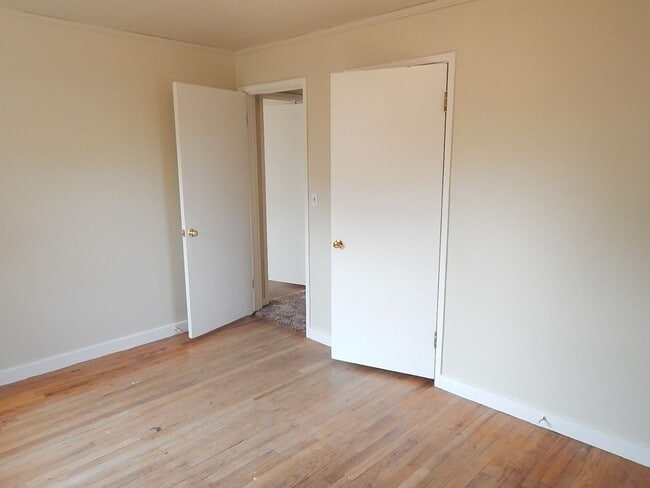 Building Photo - 3 Bedroom, 1 Bathroom in Heights Subdivisi...