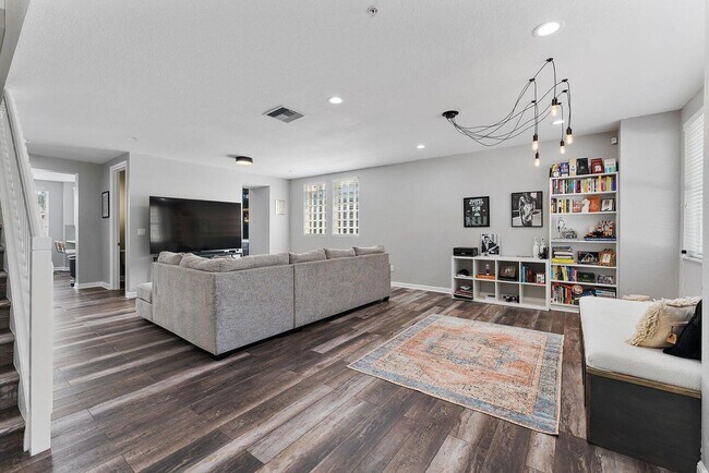 Building Photo - 500 Pacific Grove Dr