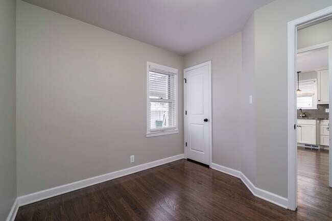 Building Photo - 537 Bird Ave