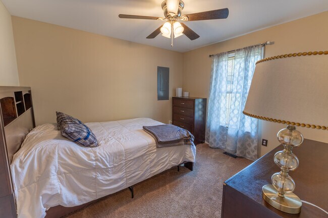 Building Photo - 314 N 2nd St