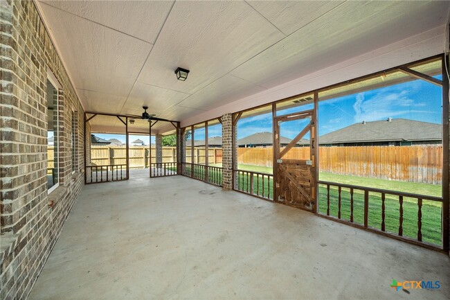 Building Photo - 5301 Primavera Ln