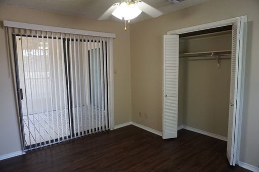 Building Photo - North Central SA - Thousand Oaks / 281 / 1604