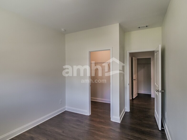 Building Photo - 5192 Blue Mountain Dr