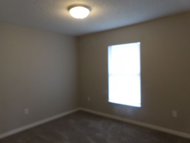 Building Photo - Real Nice 2088 Sq Ft 4 Bedroom 2 bath with...