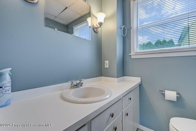 Building Photo - 454 Hickory St