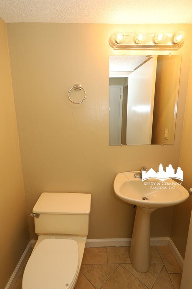 Building Photo - 4400 Spring Harbor Dr