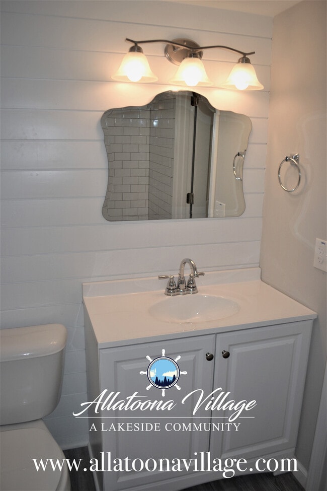 Building Photo - Custom Renovation 2BR/1Bth Lakeside Home w...