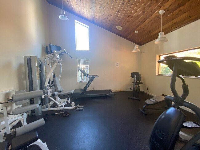 Building Photo - 2 Vía De Casas Sur