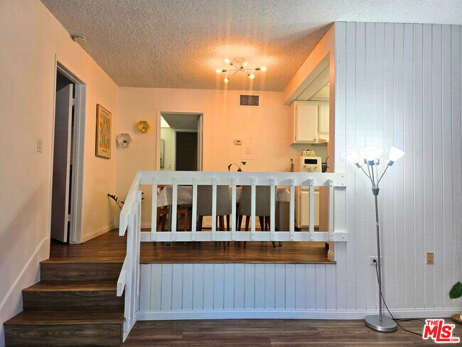 Building Photo - 991 S Idaho St