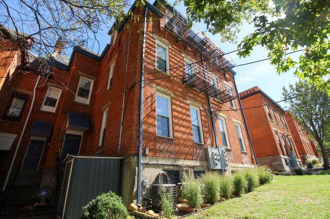 Building Photo - 2144 Saint James Ave