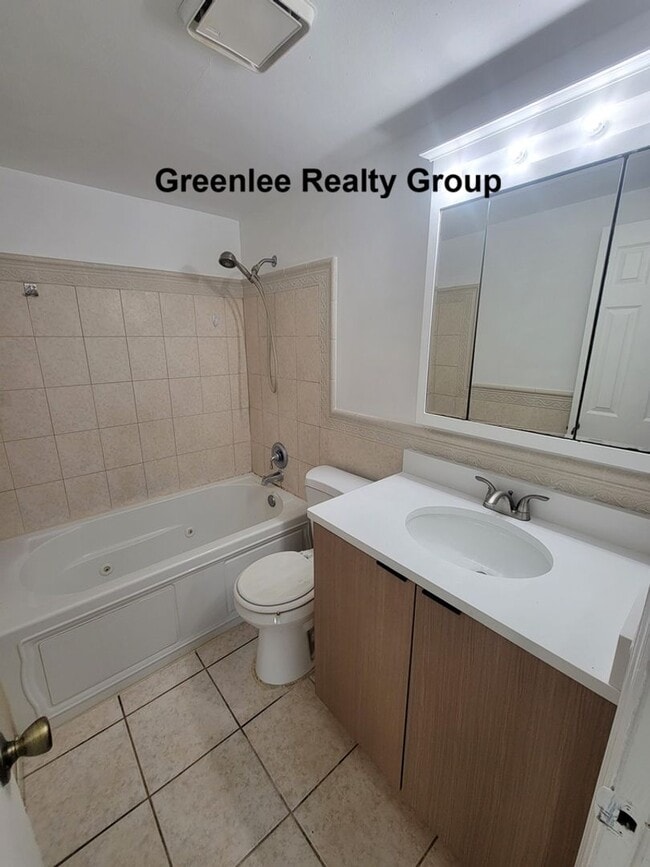 Building Photo - Spacious 3BR with bonus room and fenced yard just minutes from Tarpon Springs