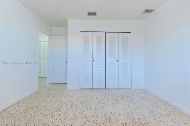 Building Photo - 3076 SW 17th St