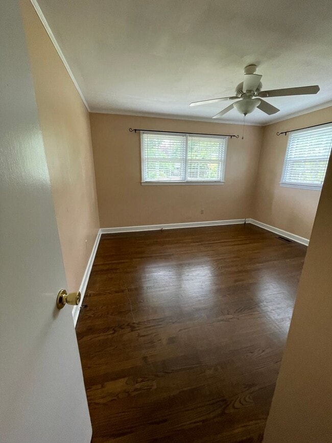Building Photo - 5 Ramblewood Ln