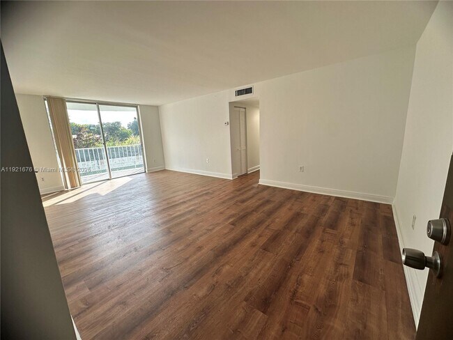 Building Photo - 492 NW 165th St