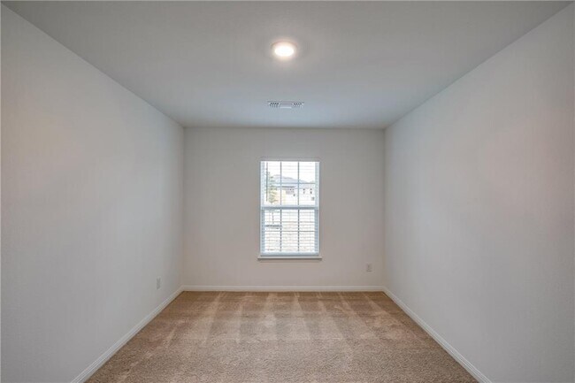 Building Photo - 617 Riverdale Dr