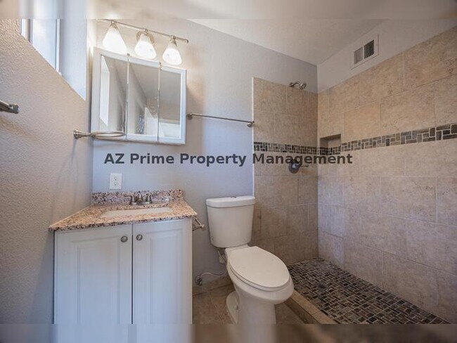 Building Photo - 4704 S La Rosa Dr