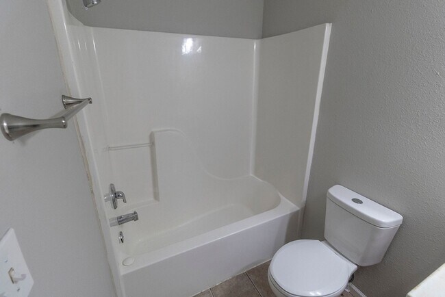 Building Photo - 5301-5303 Currituck Lane