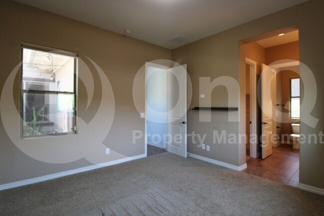 Building Photo - 291 W Yellowstone Way
