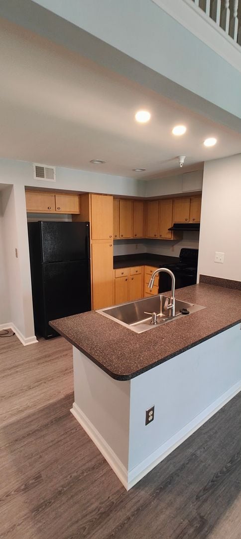 Building Photo - Rent special! 1 BR/ 1 BA Fabulous Two-Level Condo in Bristol Village Available Now!