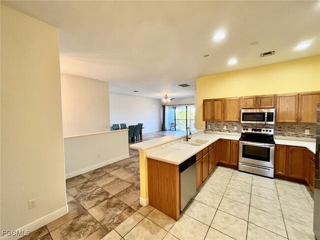 Building Photo - 4820 SW 17th Pl