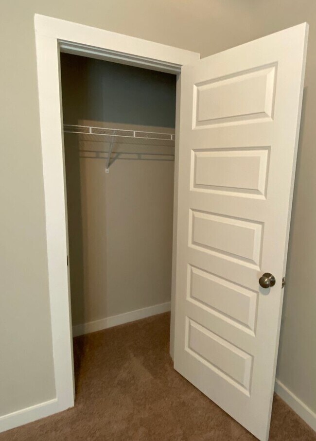 Building Photo - Home for Rent in Jemison, AL...  Available...