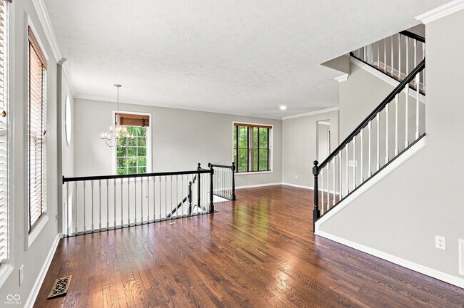 Building Photo - 353 Autumn Dr