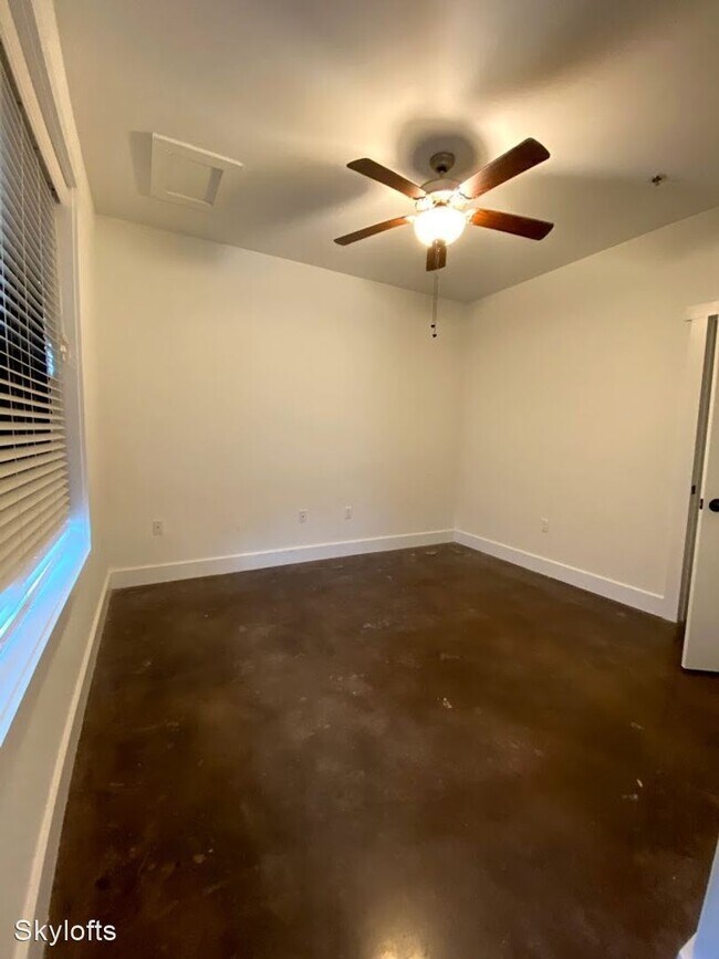 Building Photo - 300 S Skyloft Dr