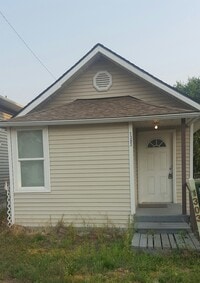 Building Photo - This Charming 2 bed, 1 bath Single Family Home is available August 10th!!