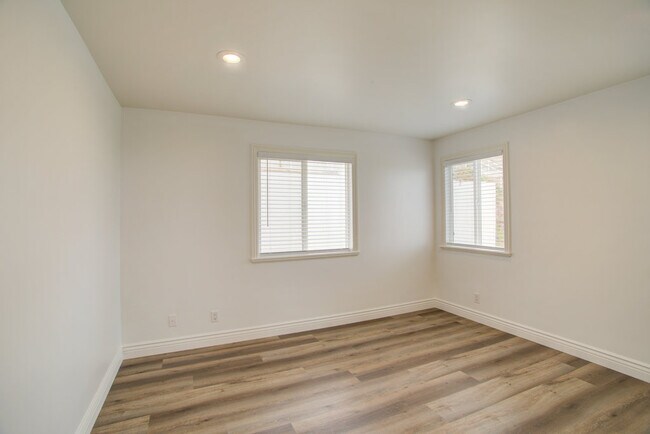 Building Photo - 4318 Mesa St