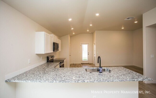 Building Photo - 2140 Langford Ave