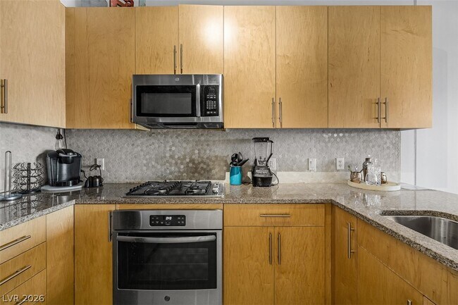 Building Photo - 353 E Bonneville Ave