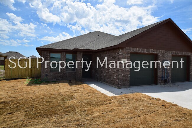Building Photo - 523 Wood Dr