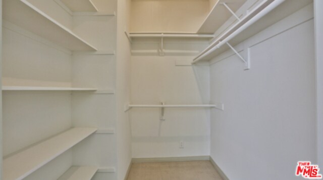 Building Photo - 2222 Beachwood Dr