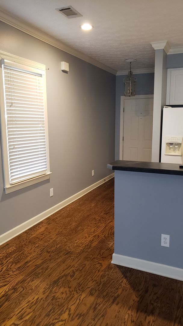 Building Photo - 3 Bedroom 2 Bathroom house in Ogletree Area!
