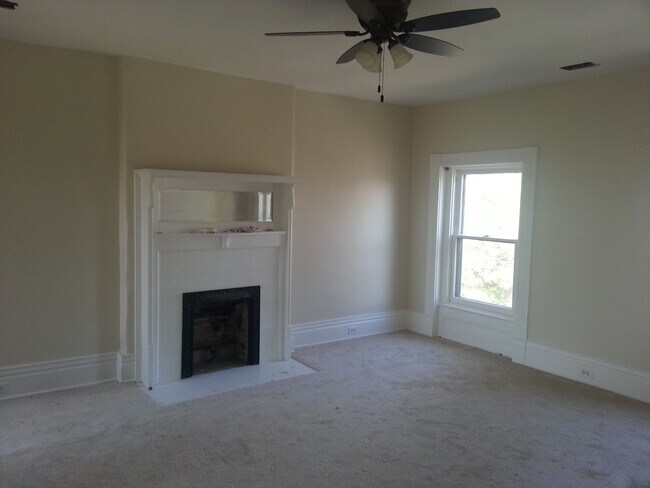 Building Photo - Beautiful 2 bedroom 3 bath condo in the Cherokee Triangle/ Highlands area- ready mid May
