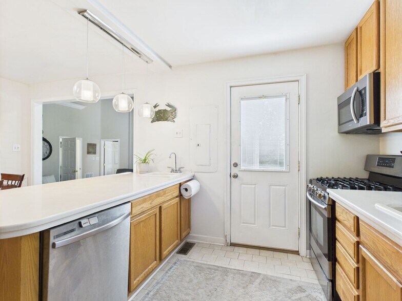 Building Photo - 1409 Landis Dr