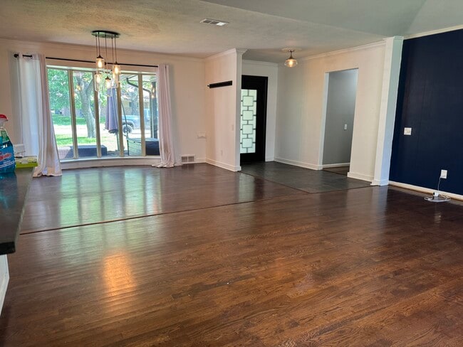 Building Photo - 10140 Creekmere Cir