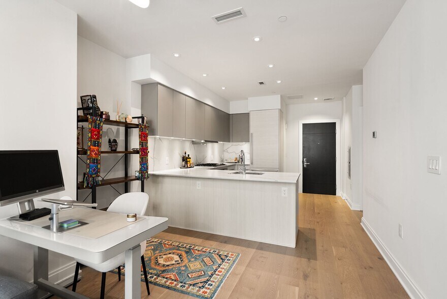 Building Photo - 1427 Rhode Island Ave NW