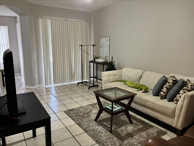 Building Photo - 5028 Sunridge Palms Dr