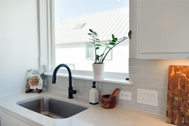 Building Photo - 1006 Barsotti Ct