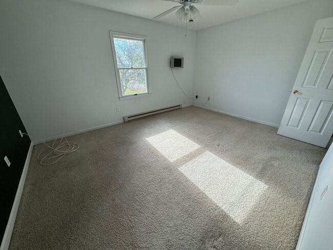 Building Photo - 3 Bedroom Semi-Detached Home in Crossroads Borough!