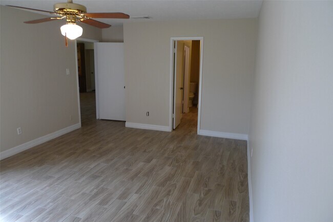 Building Photo - 14223 Whitecross Dr