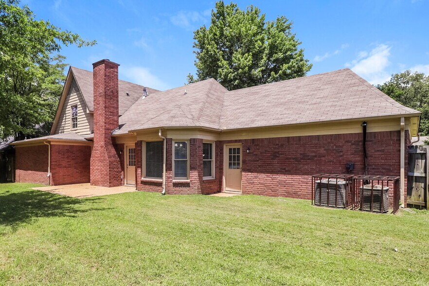 Building Photo - 7567 Dexter Grove Dr