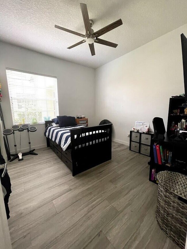 Building Photo - 2591 Country Golf Dr